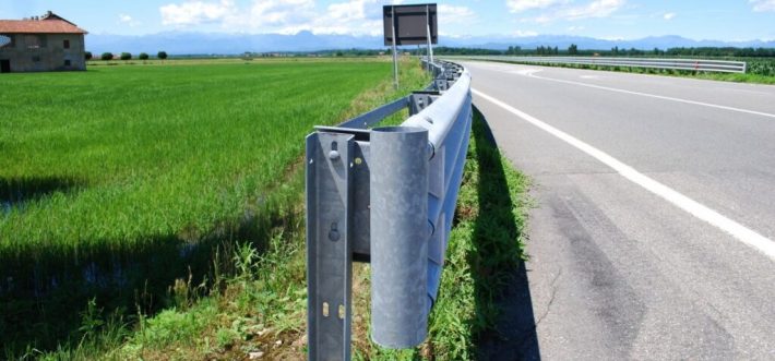Guard rail zincato